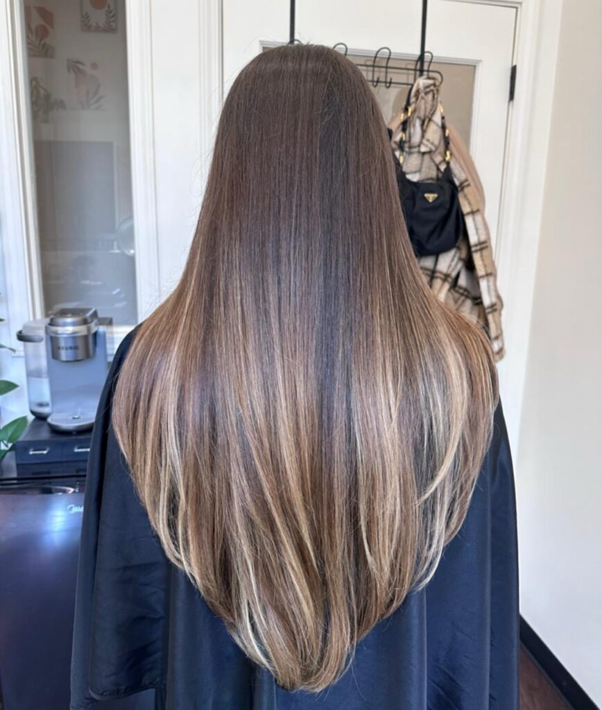 15 Straight Hair Cuts (2026) – Sleek, Modern & Volume-Friendly Styles
