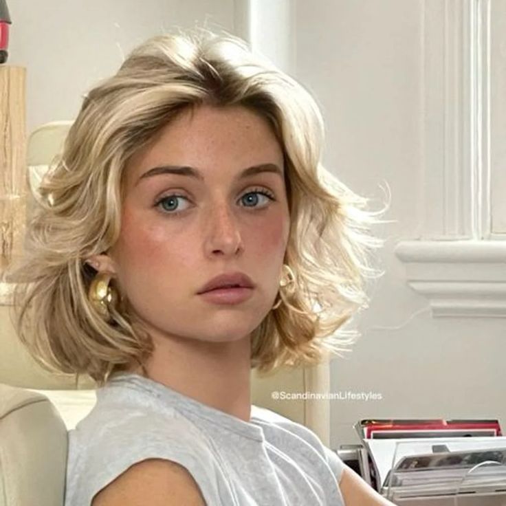15 Straight Hair Cuts (2026) – Sleek, Modern & Volume-Friendly Styles