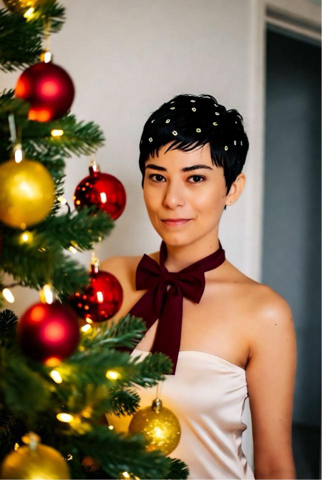 Cute Christmas Hairstyles: 15 Festive Looks to Shine This Holiday Season