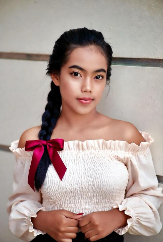 Christmas Hairstyles for Kids (Girls): 15 Cute & Festive Styles