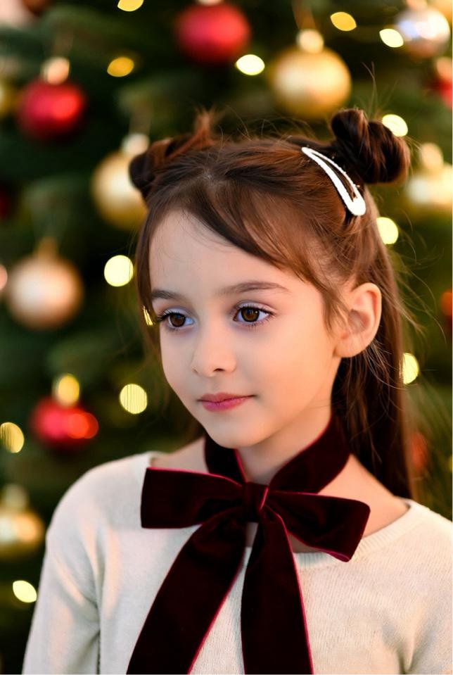 Christmas Hairstyles for Kids (Girls): 15 Cute & Festive Styles