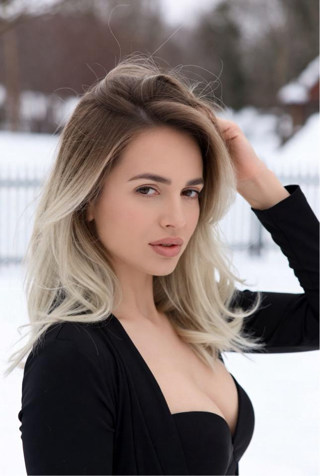 Winter Blonde Hair: 15 Trendy Shades & Stylist Tips for 2025