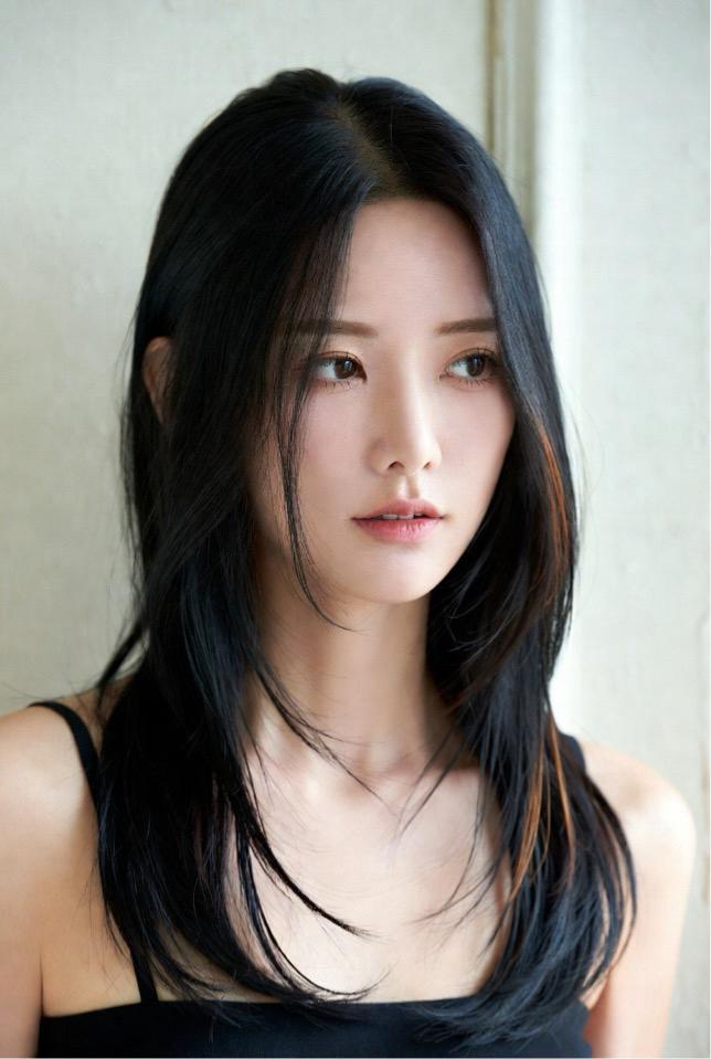 10 Ideal Haircut for Round Face | Flattering Styles for Every Woman