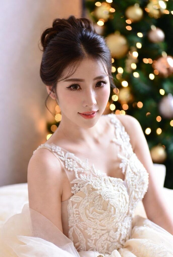 12 Simple Wedding Hairstyles for Brides Who Love Elegant & Effortless Looks